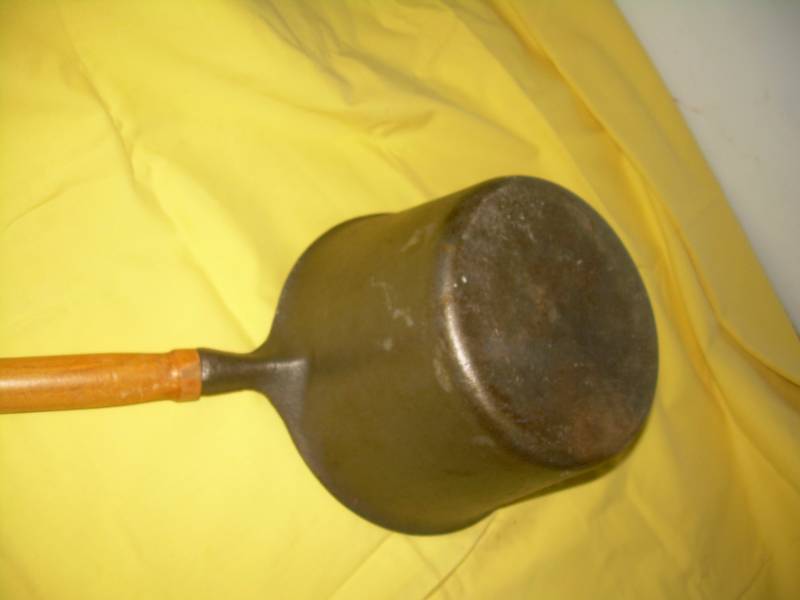 ANTIQUE CAST IRON SAUCE PAN