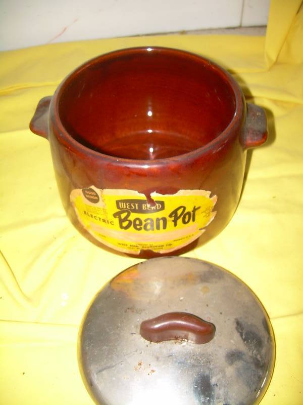 VINTAGE WEST BEND BEAN POT