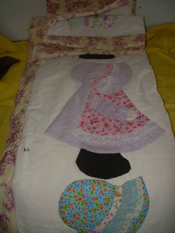FULL SIZE HAND CRAFTED BED SPREAD