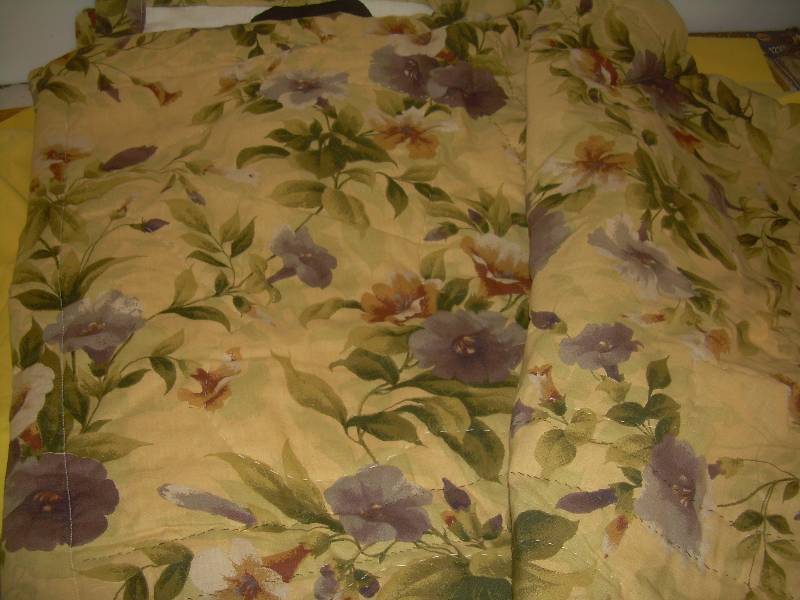 FULL SIZE HAND MADE COMFORTER