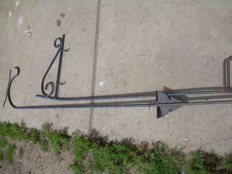 2 STEEL FLOWER POT RODS