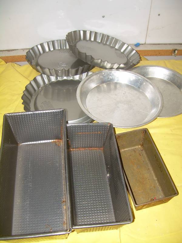 PIE PANS , BREAD PANS