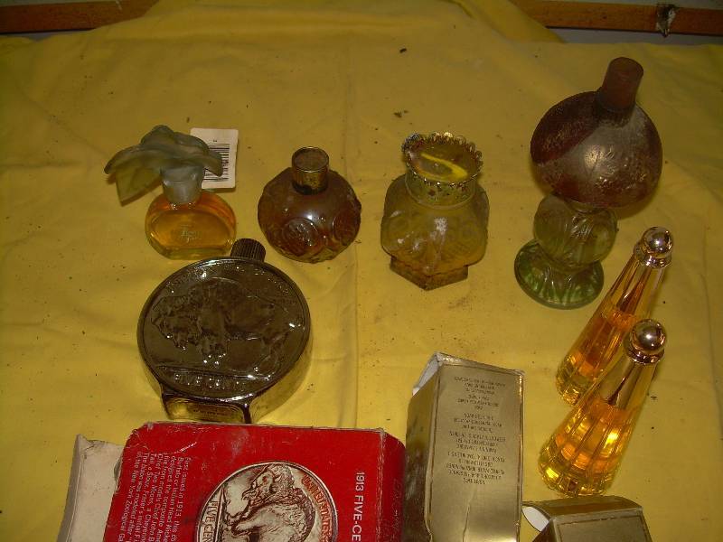 VINTAGE PERFUM BOTTLES