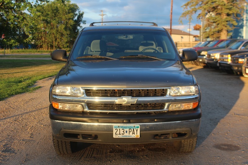 lot 1657 image: 2001 Chevrolet K1500 Suburban 4x4