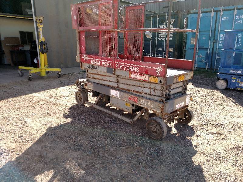 lot 2 image: MEC Model 220AM 24 Volt Electric Sc...