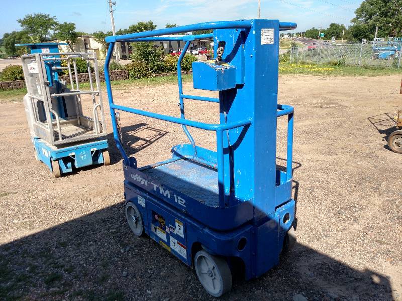 lot 4 image: Upright Model TM12 24 Volt Electric