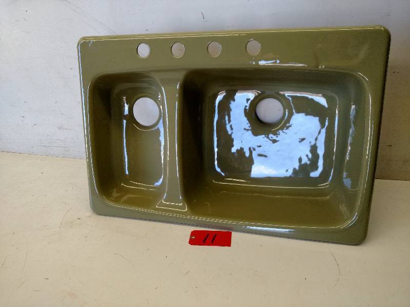 lot 11 image: Vintage Kohler Cast Iron Sink, 28x1...