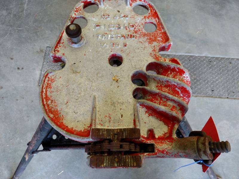 lot 33 image: Ridgid No. 460 Tristand with Pipe V...