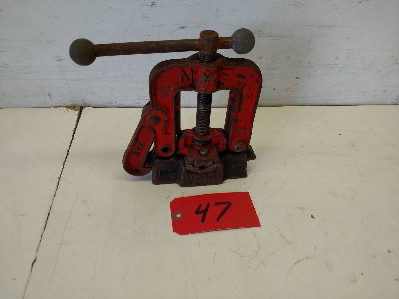 lot 47 image: NYE No. 70 Pipe Vise...