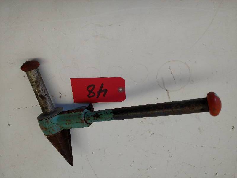 lot 48 image: Toledo No. 00 Pipe Reamer...
