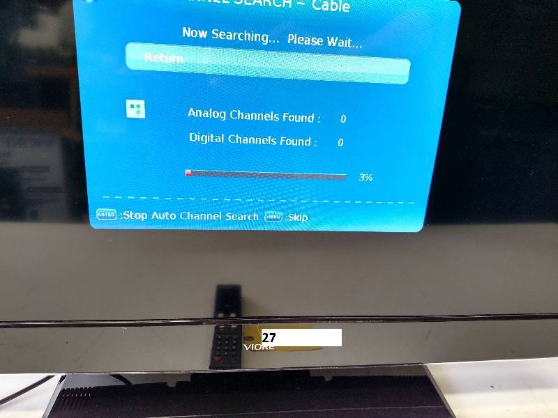 lot 27 image: Viore LC39VF80 39 1080P LCD TV, wi...