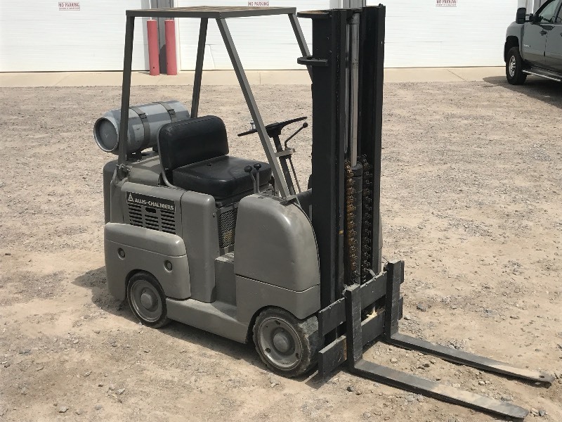 lot 3 image: Allis Chalmers LP-Gas Forklift