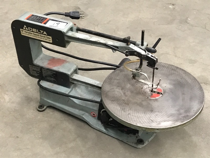 lot 19 image: Delta 16 Variable Speed Scrollsaw ...