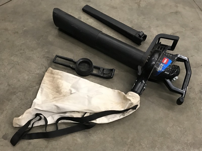 lot 23 image: Toro Electric BlowerVac Set ...