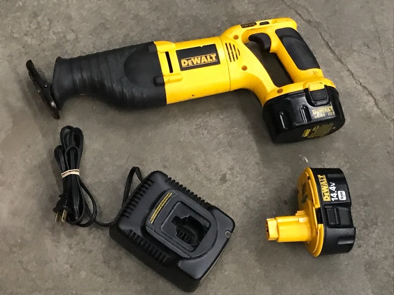 lot 24 image: DeWalt 14.4Volt Cordless Saw Set ...