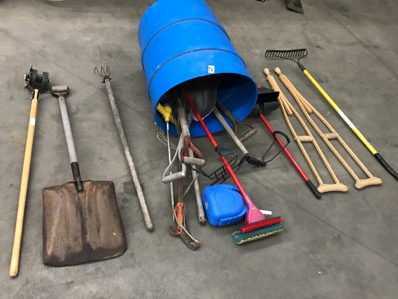 lot 28 image: Barrel Full Of Assorted Hand Tools ...