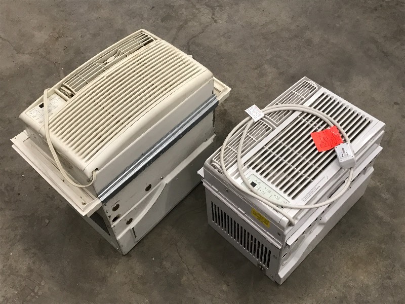 lot 52 image: Lot Of (2) Window-Mount Air Conditi...