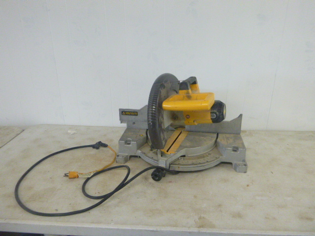 DeWalt Compound Miter Saw