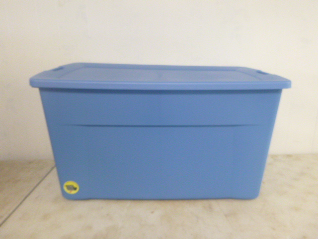 Sterilite Tote with Lid