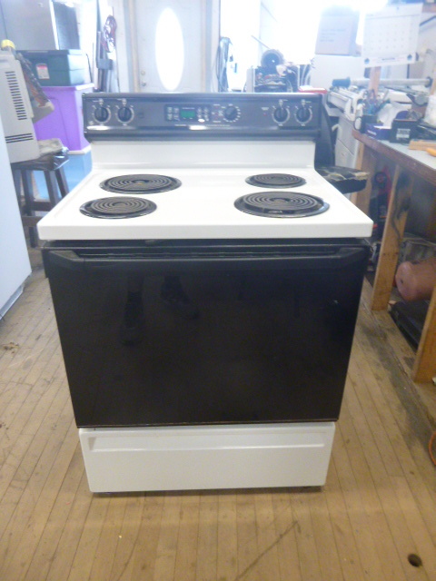 GE Electric Stove