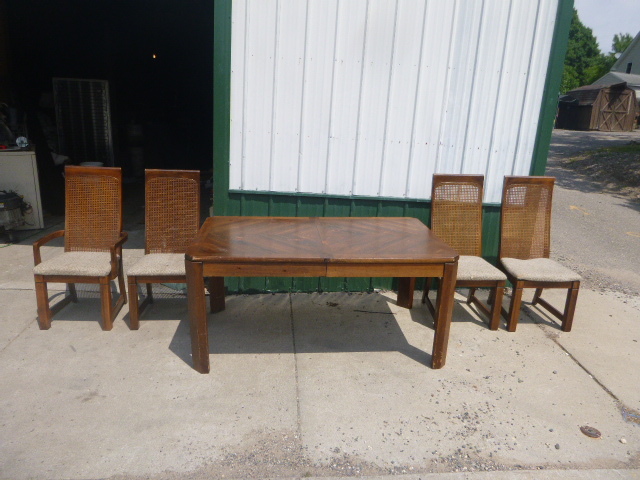 Dining Table and 4 Chairs