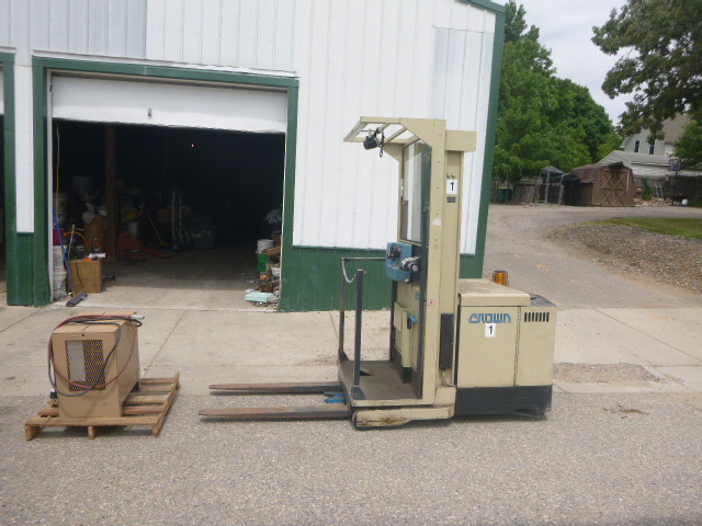 Crown Order Picker Forklift