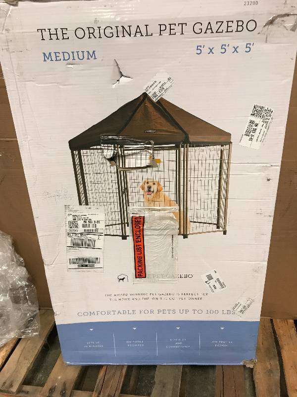 lot 17 image: Advantek Original Pet Gazebo 5 x 5 x 5 Portable Pet Kennel