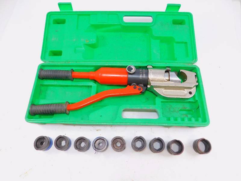 lot 8 image: Hydraulic Crimping Tool wDies and Carrying Case