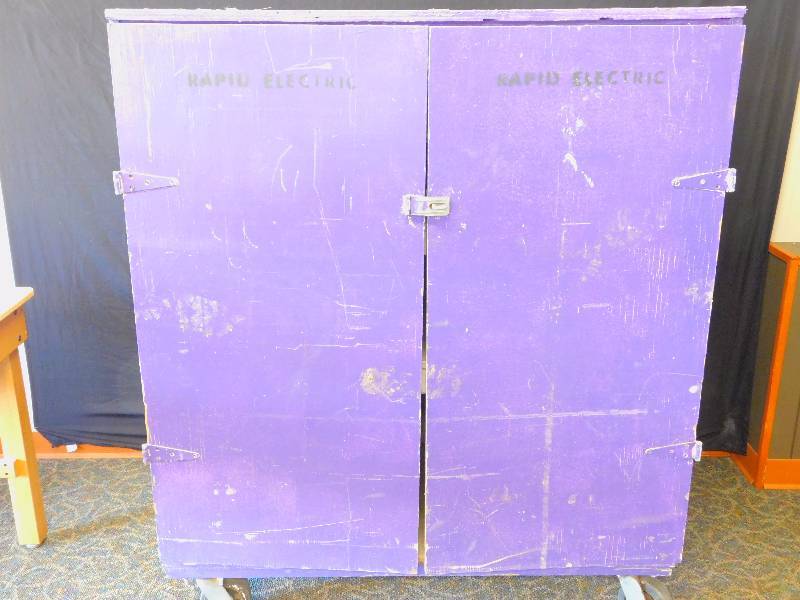 lot 14 image: Rolling Cabinet
