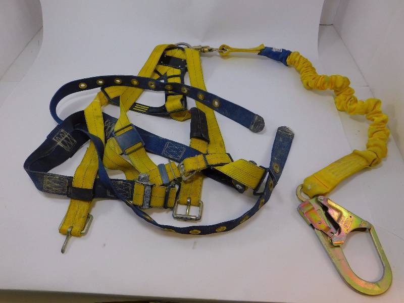 lot 25 image: DBI Sala Isafe Intelligent Safety Harness Size XL with 6 Lanyard