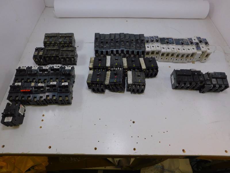 lot 35 image: Lot of Various Circuit Breakers