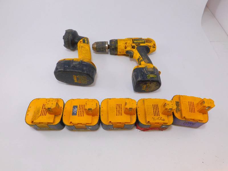 lot 48 image: Lot of Dewalt Power Tools