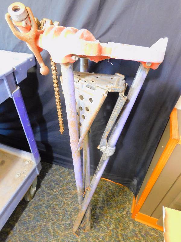 lot 53 image: Portable Tristand