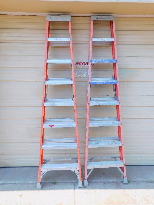 lot 81 image: Lot of 2  8 Louisville Ladder