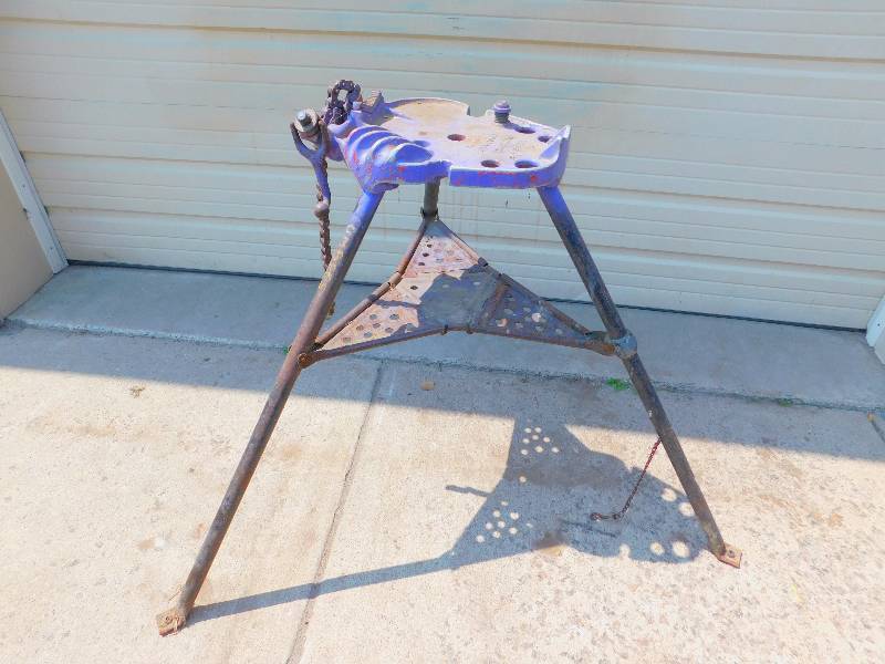 lot 82 image: Portable Tristand