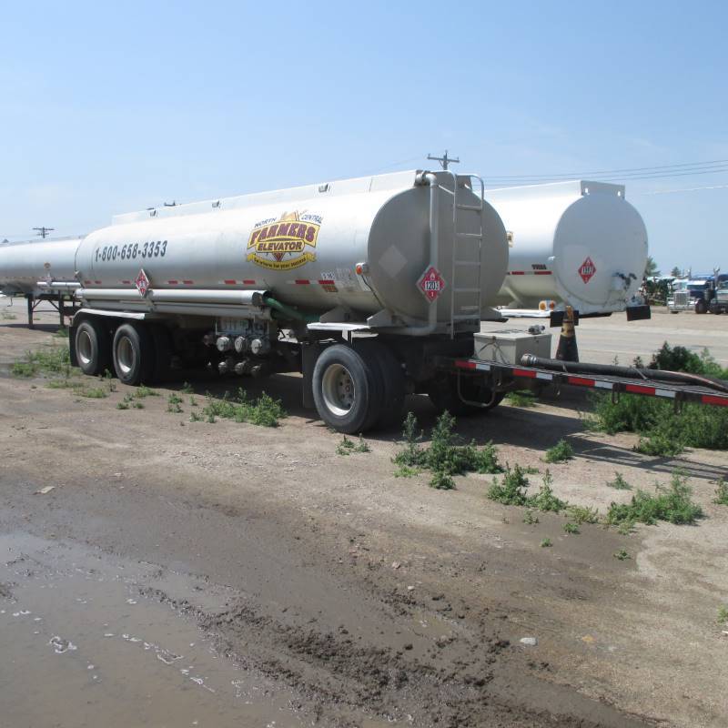 lot 10 image: 1980 Beall Fuel Tanker Pup