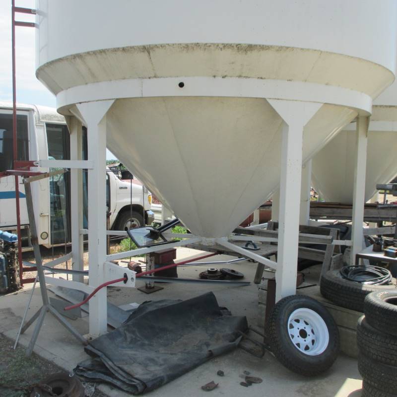 lot 13 image: Friesen Seed Bin