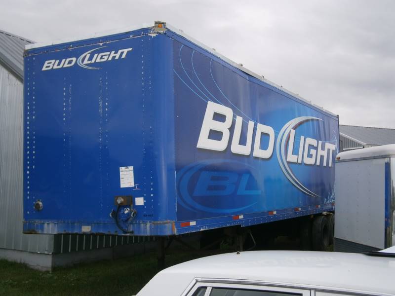 lot 22 image: 34 Semi Trailer wLift Gate