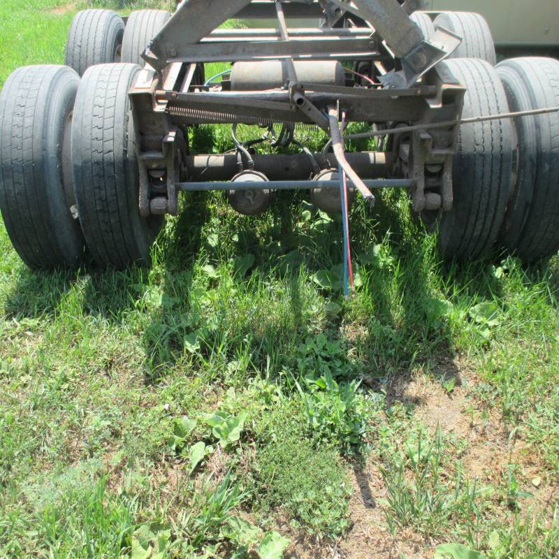lot 24 image: Semi Trailer Running Gear