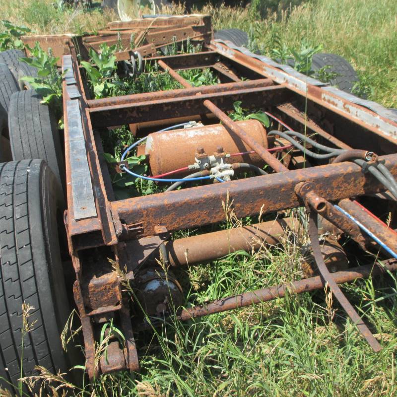 lot 25 image: Semi Trailer Running Gear