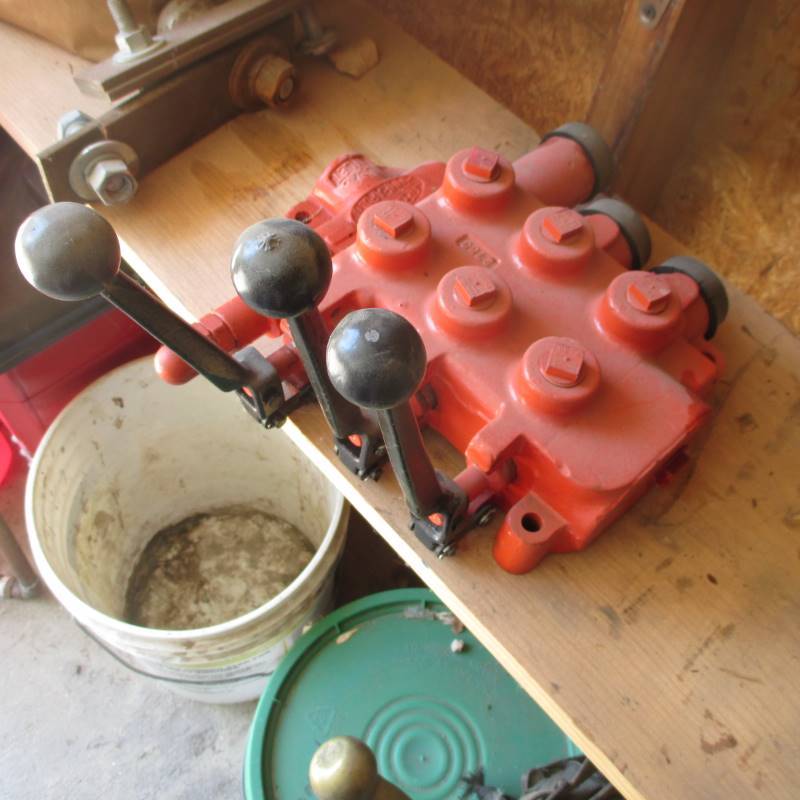 lot 34 image: Hydraulic Control Unit