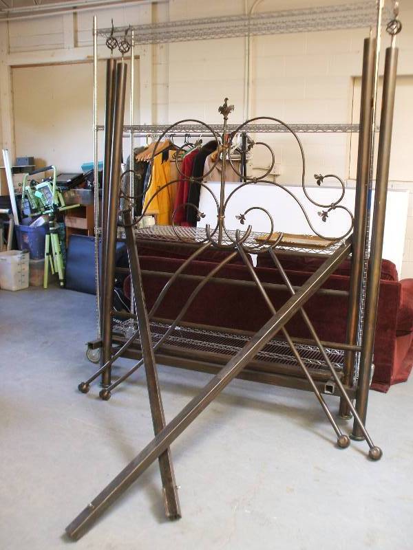 BRONZE CANOPY METAL BED