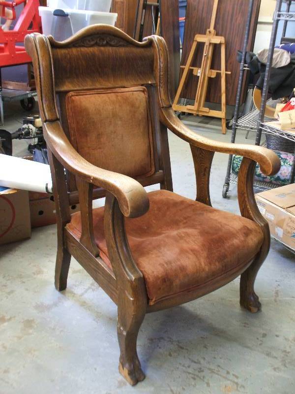 ANTIQUE CHAIR