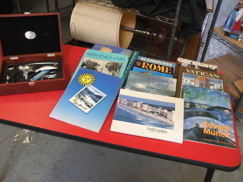 TRAVEL BOOKS AND WINE KIT