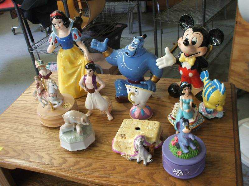 DISNEY JAPAN MUSIC BOXES