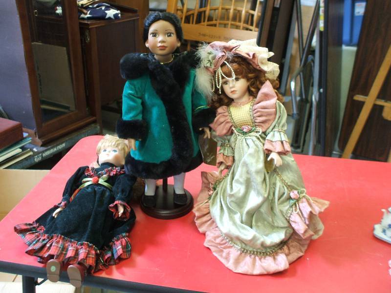 PORCELAIN DOLLS