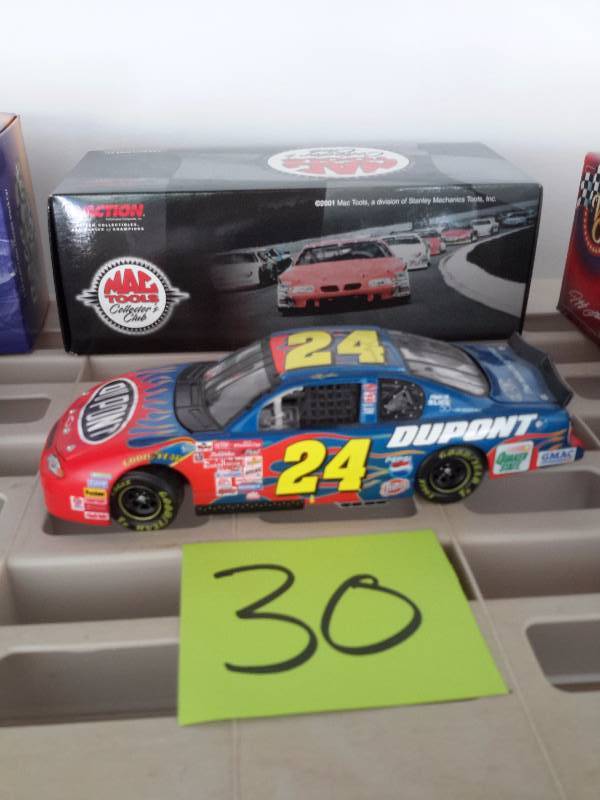 lot 30 image: Jeff Gordon, No 24, Dupont Mac Tools Collector