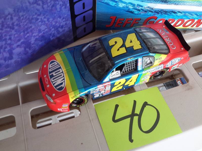 lot 40 image: Action Jeff Gordon, 2000 Monte Carlo, No 24