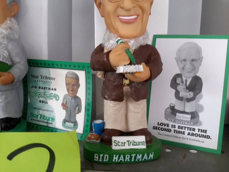 lot 2 image: 2 Sid Hartman Bobble Heads