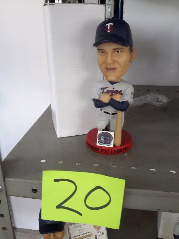 lot 20 image: Harmon Killebrew Bobble Head